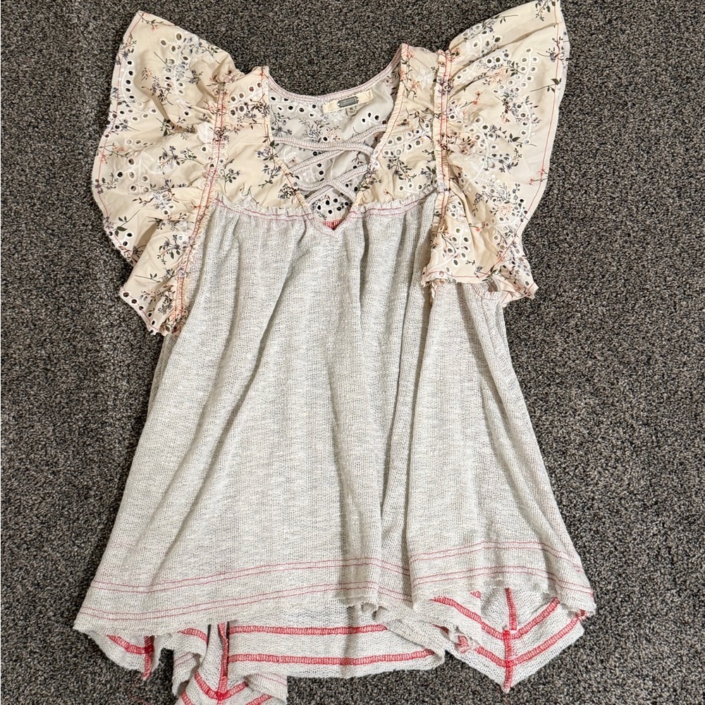 Gimmicks Floral Ruffle Sleeve Top size M